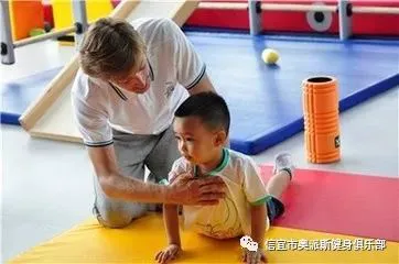 如何帮助青少年篮球运动员处理比赛中的情绪波动_1